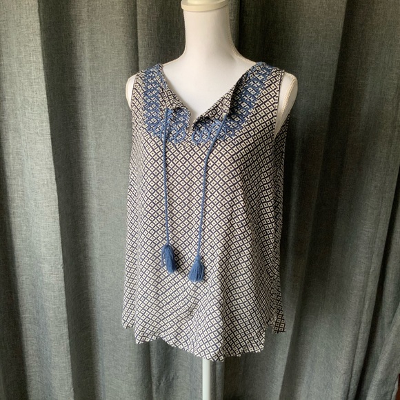 Loft sleeveless top size medium - Picture 3 of 7